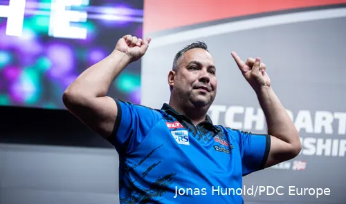 Jermaine Wattimena neemt het zaterdagmiddag op tegen Ricardo Pietreczko voor een plek in de derde ronde van de Dutch Darts Championship