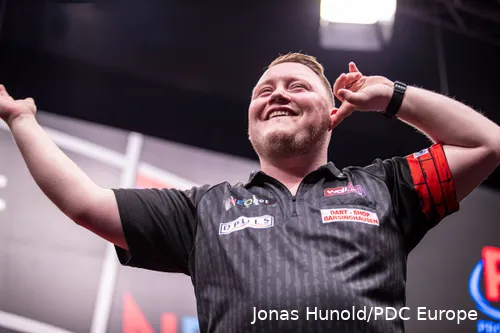 Martin Schindler geniet van zijn walk-ons op de PDC European Tour<br>