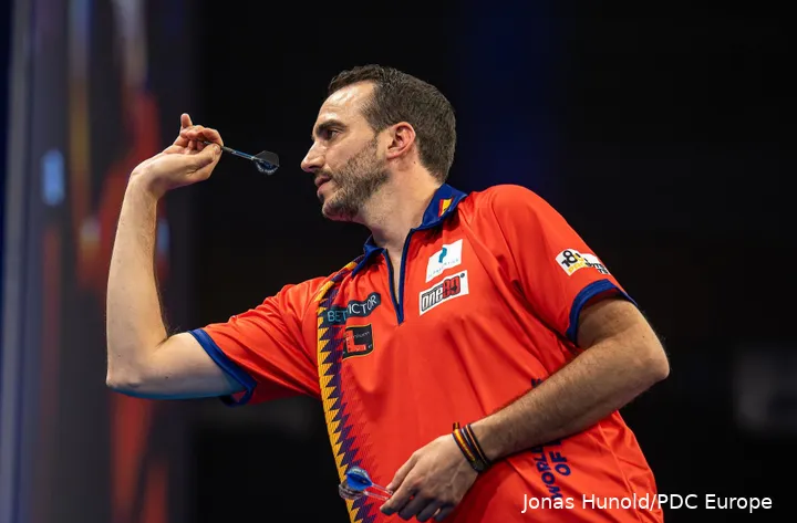 Jesus Noguera in action at the World Cup of Darts