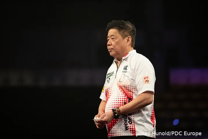 Paul Lim im Shirt Singapurs beim Word Cup of Darts<br>