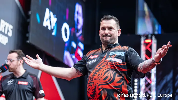 Clayton erreichte nach Sieg über van Gerwen das Finale<br>