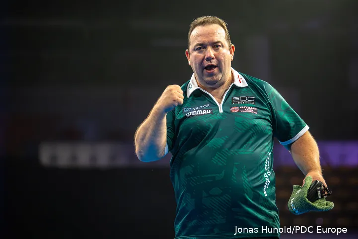 Brendan Dolan in Aktion beim World Cup of Darts