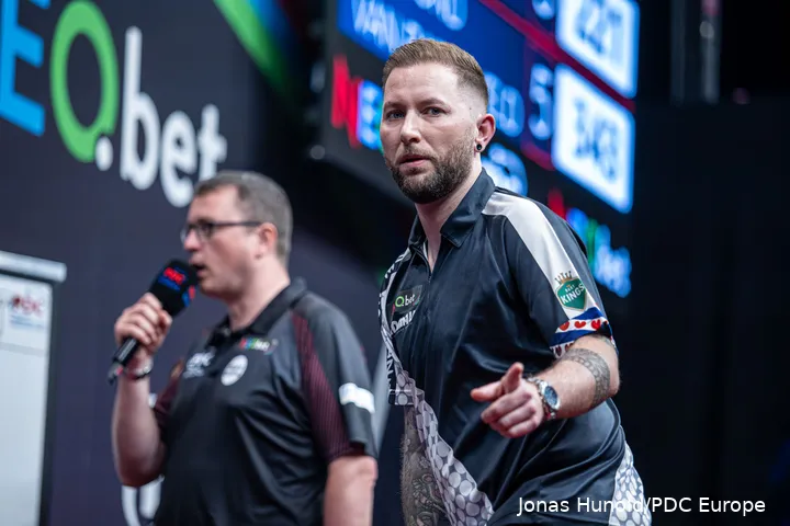 Danny Noppert toonde zich met 6-5 te sterk voor landgenoot Jermaine Wattimena in de derde ronde van de Dutch Darts Championship