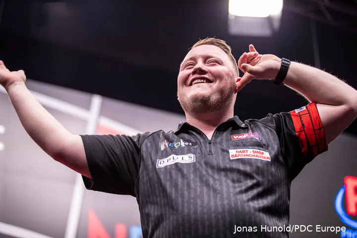 Martin Schindler geniet van zijn walk-ons op de PDC European Tour<br>