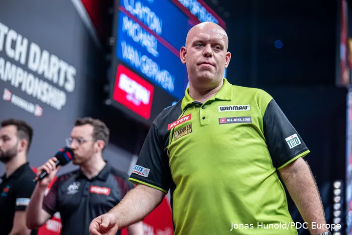 Van Gerwen verloor op het Dutch Darts Championship in de halve finales met 7-6 van Jonny Clayton