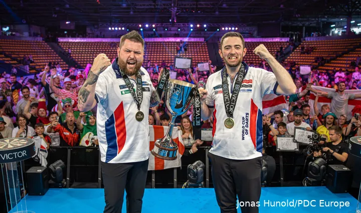 Michael Smith en Luke Humphries bezorgden Engeland de titel in 2024