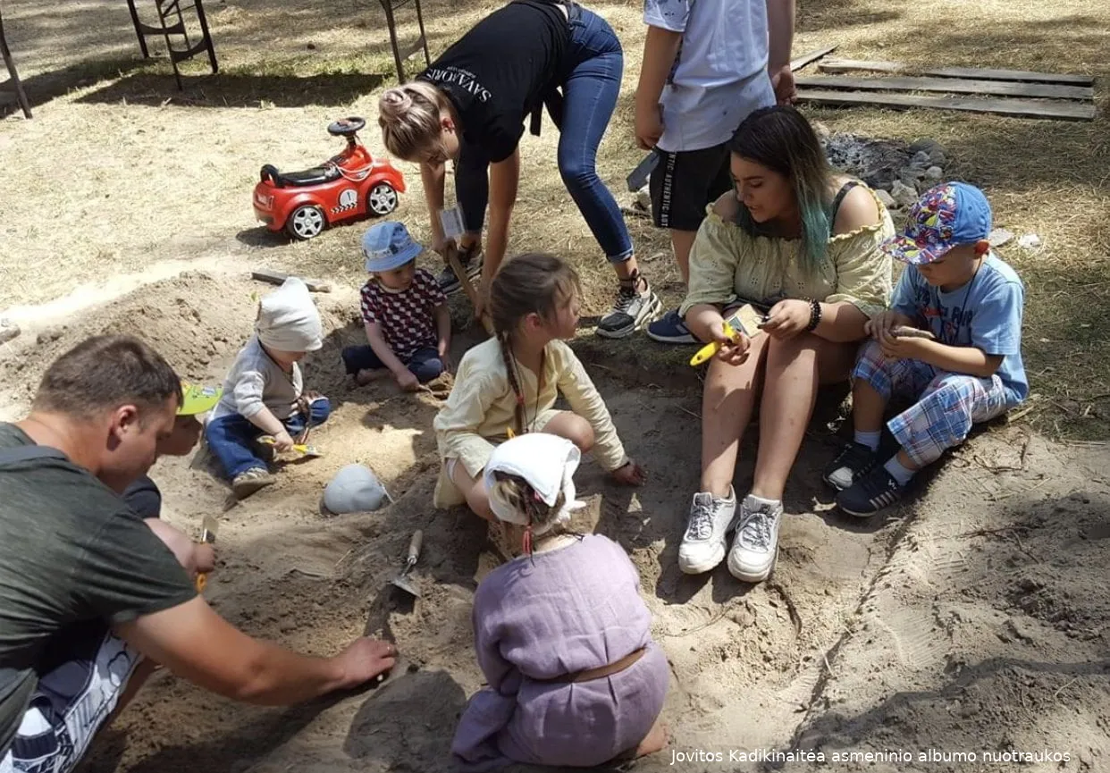 jotvos vartai archeologiniai uzsiemimai vaikams