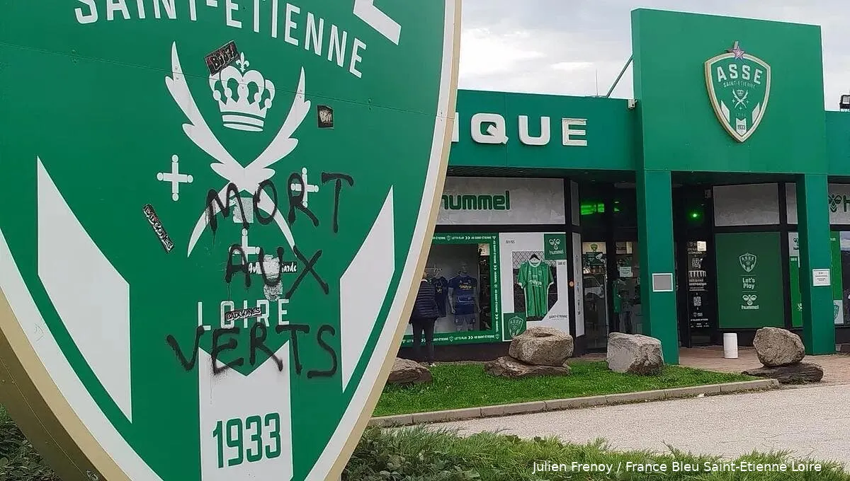 asse tags injurieux a geoffroy guichard des ultras de l ol dans le coup 1200x680 sc whatsapp image 2024 10 09 at 10 06 39 382290