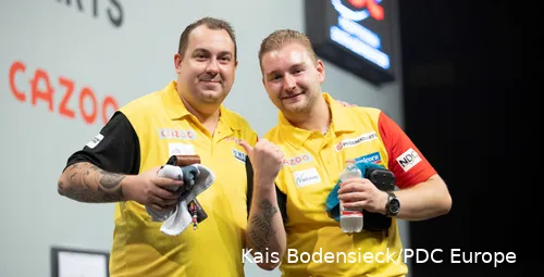 Kim Huybrechts und Dimitri Van den Bergh bei World Cup of Darts