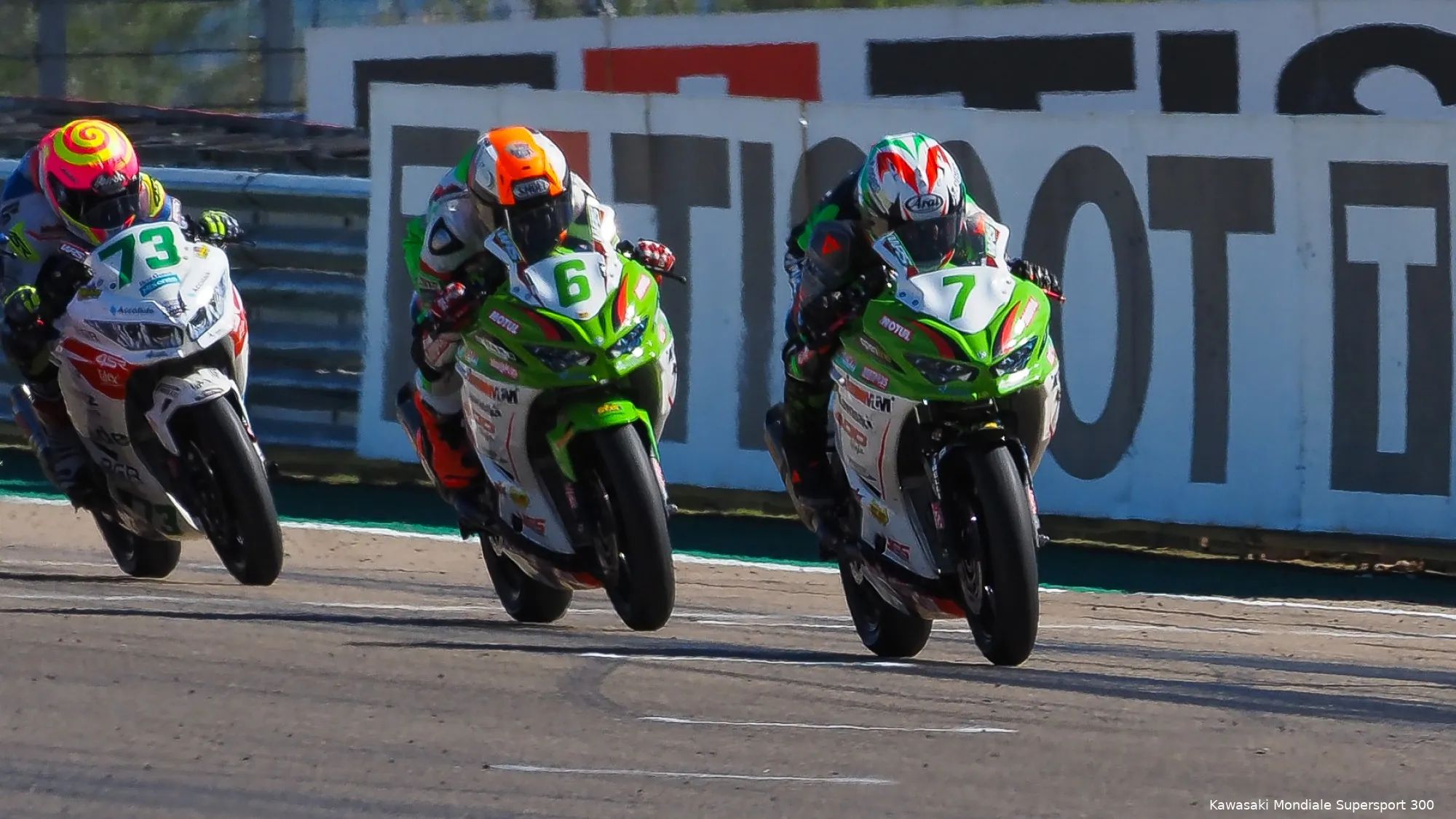 56629 jdr r10 action crop full