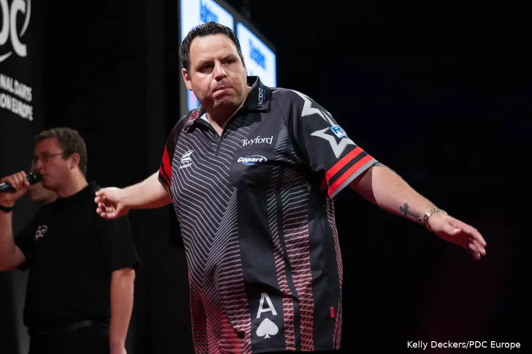 Adrian Lewis wordt al jarenlang aangekondigd als de 'back-to-back champion of the world' omdat hij in 2011 en 2012 de wereldtitel veroverde