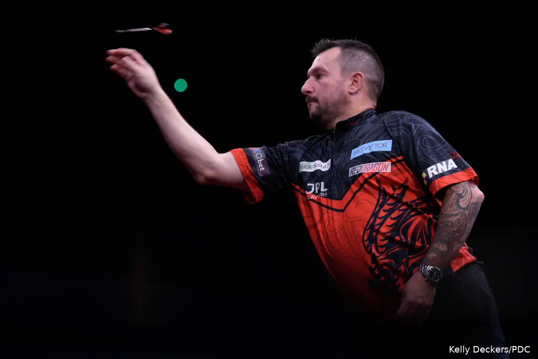 Jonny Clayton in action