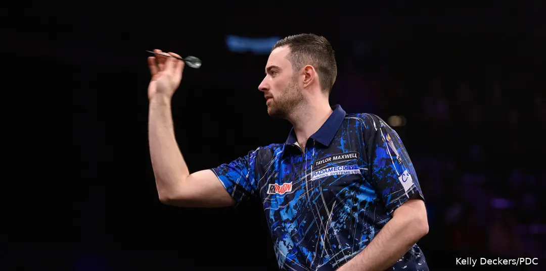 Luke Humphries in action