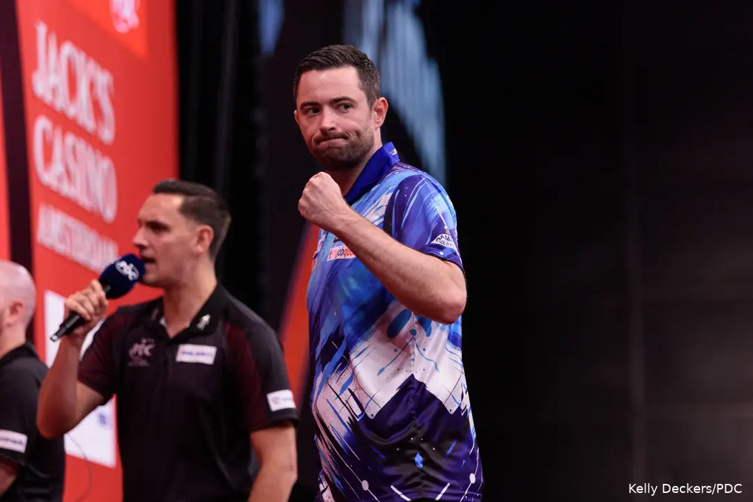 Luke Humphries pumps his fist