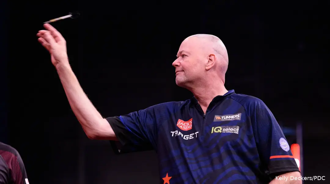 Raymond van Barneveld treft in de tweede ronde Jonny Clayton