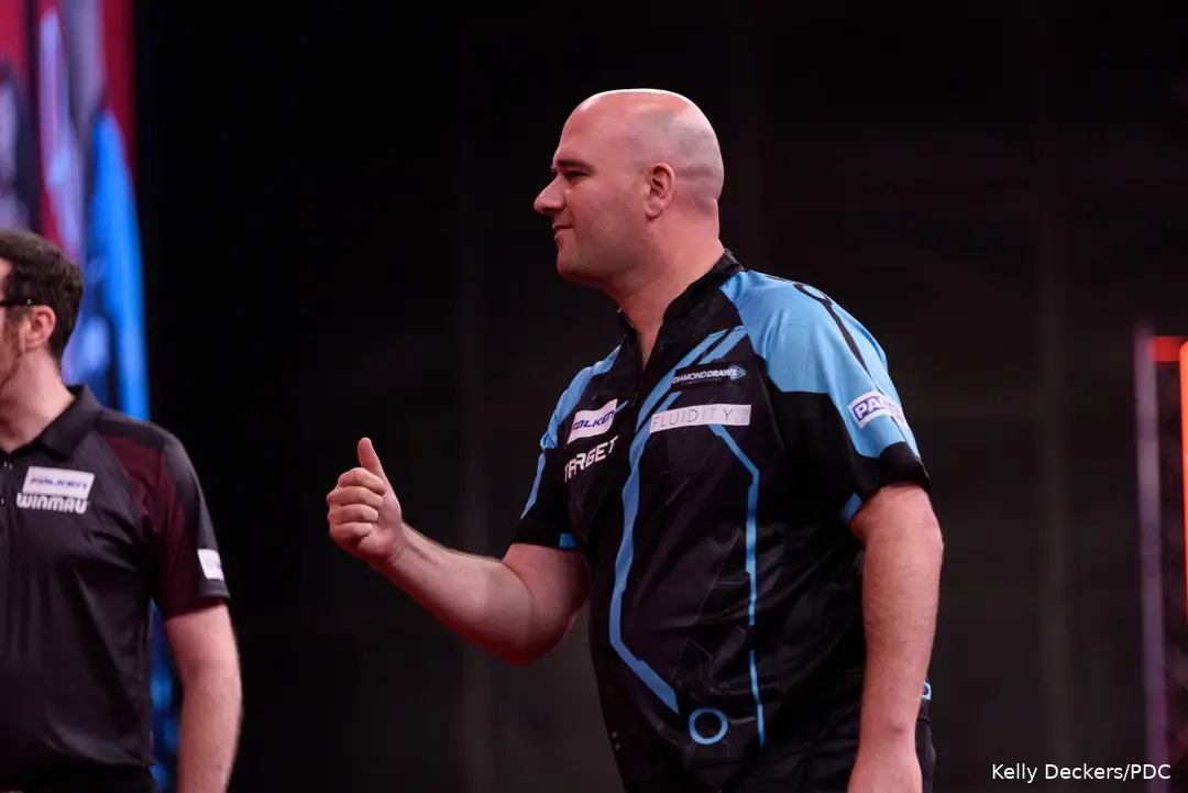 Rob Cross steekt zijn duim op