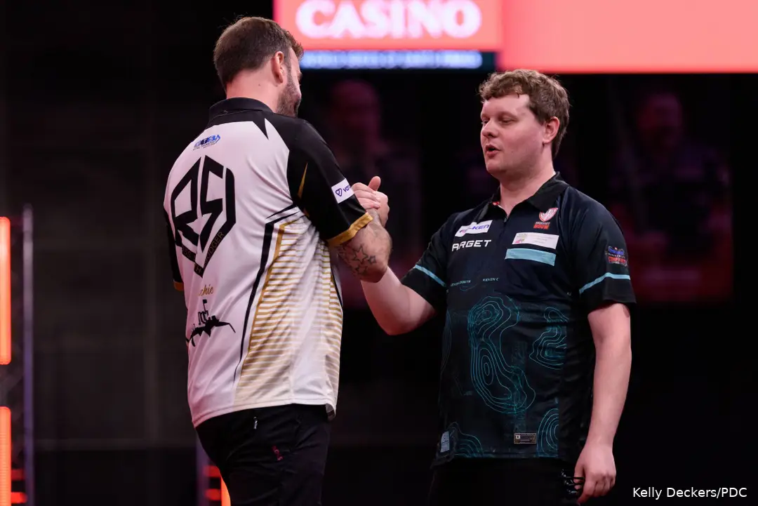 Ross Smith &amp; Kevin Doets schudden elkaar de hand