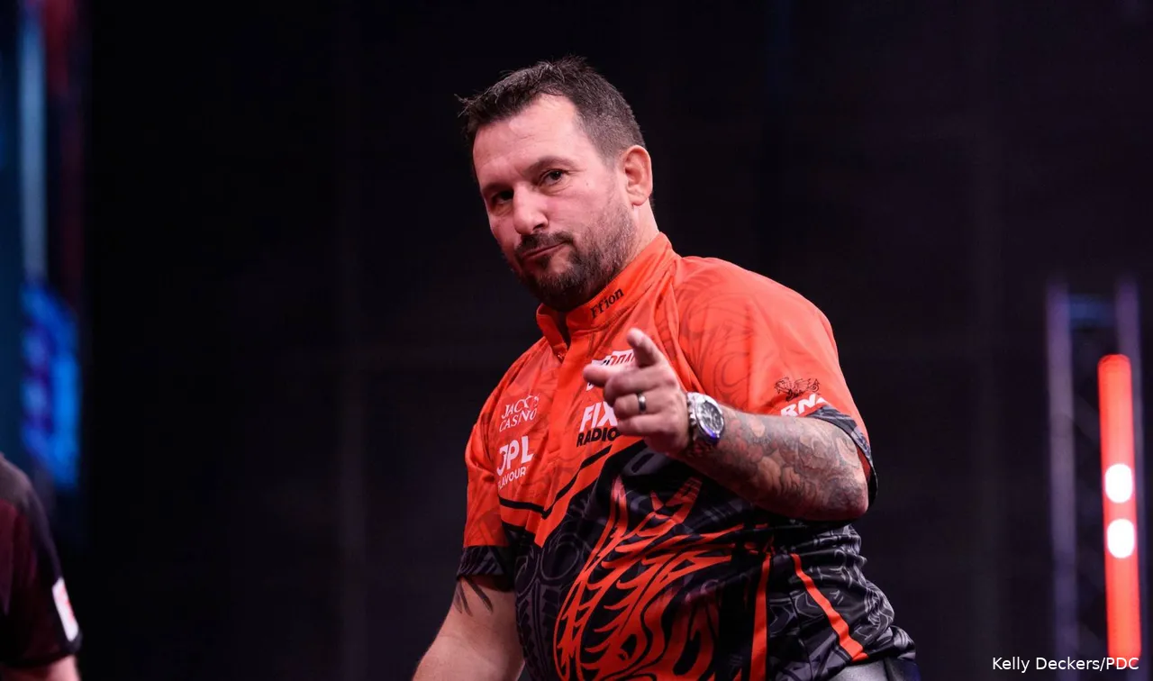 Begrüßte Davies im Kreis der Profis: Jonny Clayton