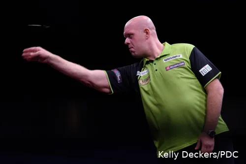 There are plenty of reasons why Michael van Gerwen can still 'just' become world champion in 2025