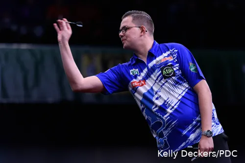 Gian van Veen went down 6-5 against Stephen Bunting in the opening round of the Dutch Darts Masters