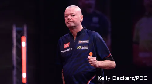 Raymond van Barneveld makes particular impression in previous round