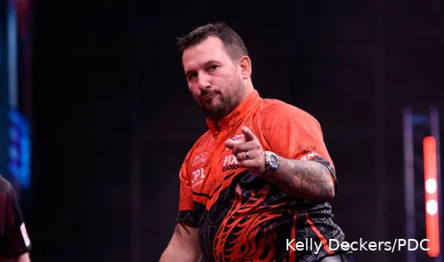 Begrüßte Davies im Kreis der Profis: Jonny Clayton