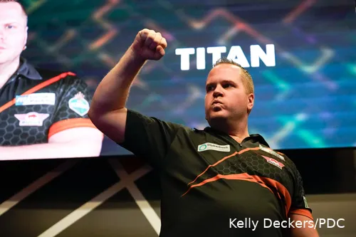 Dirk van Duijvenbode had eerst The Titan als bijnaam, maar wordt nu Aubergenius genoemd