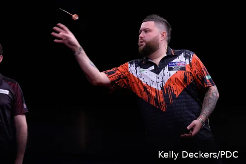 Michael Smith treft in zijn tweede groepswedstrijd Jermaine Wattimena