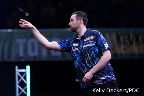 Luke Humphries in actie