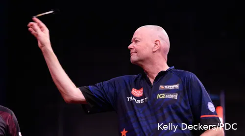 Raymond van Barneveld treft in de tweede ronde Jonny Clayton