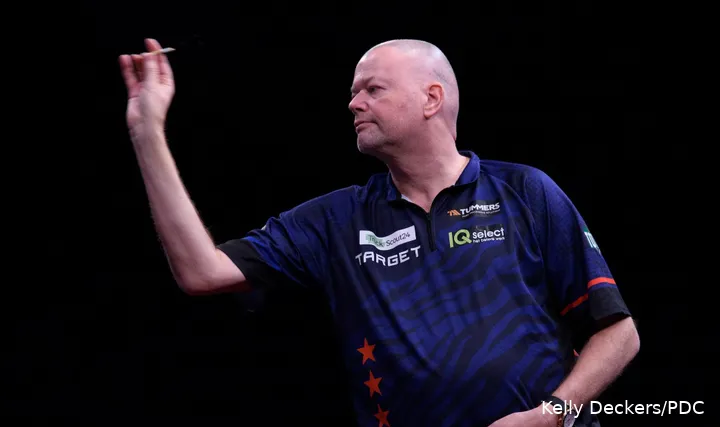 Raymond van Barneveld in action&nbsp;