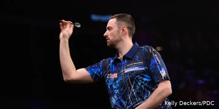 Luke Humphries in action