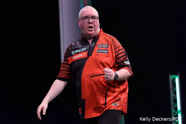 Stephen Bunting pumps his fist