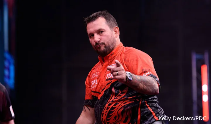 Begrüßte Davies im Kreis der Profis: Jonny Clayton