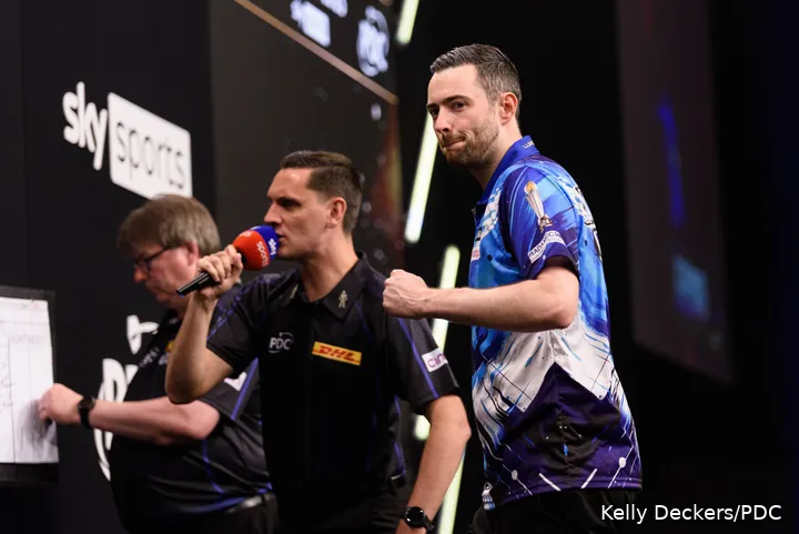 Luke Humphries ballt die Faust