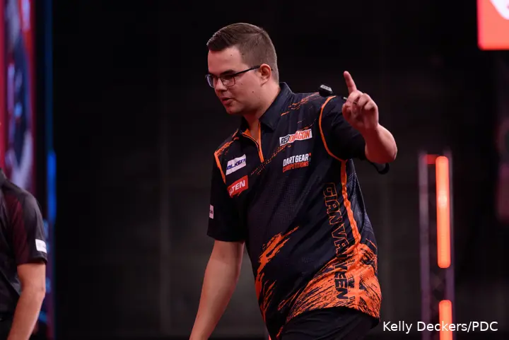 Gian van Veen jubelt nach einer 180
