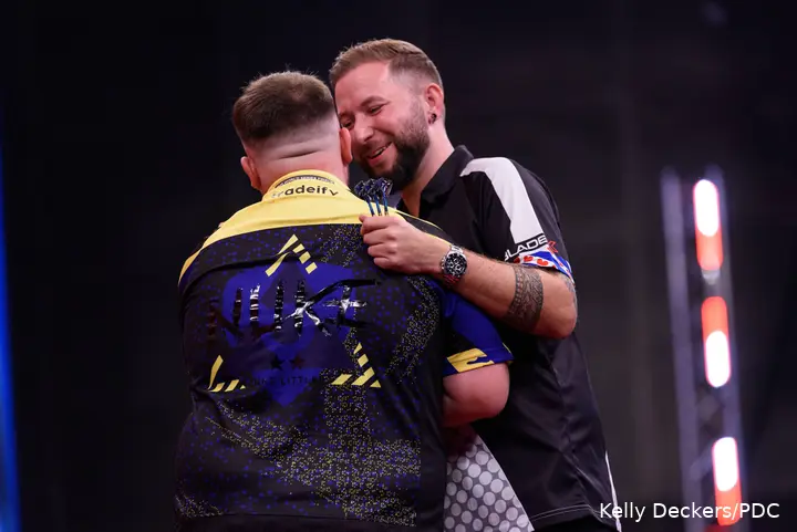 Luke Littler &amp;amp;amp; Danny Noppert im Gespräch.