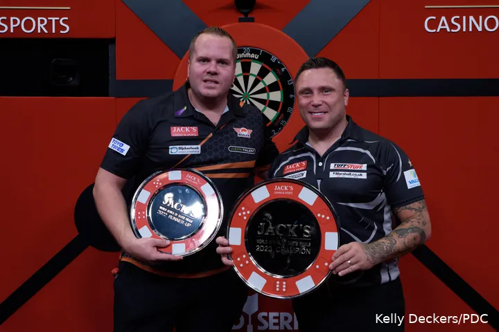 Gerwyn Price hield Dirk van Duijvenbode in 2022 na een thriller van de eindzege af bij de World Series of Darts Finals in Amsterdam