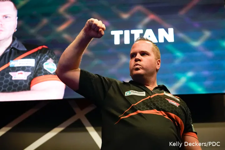 Dirk van Duijvenbode had eerst The Titan als bijnaam, maar wordt nu Aubergenius genoemd