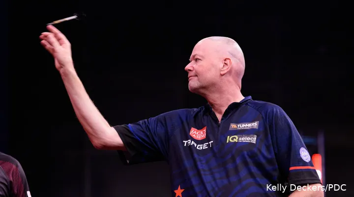 Raymond van Barneveld treft in de tweede ronde Jonny Clayton