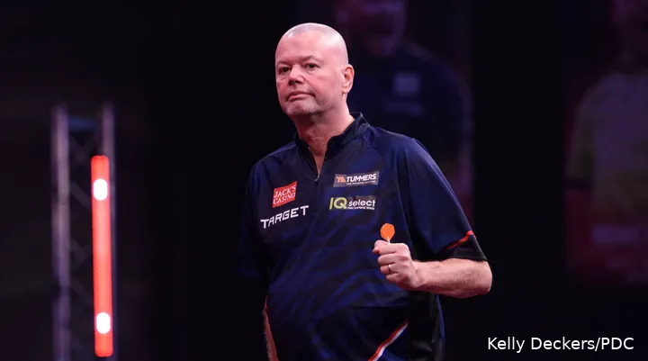 Raymond van Barneveld maakt in de vorige ronde bijzonder veel indruk