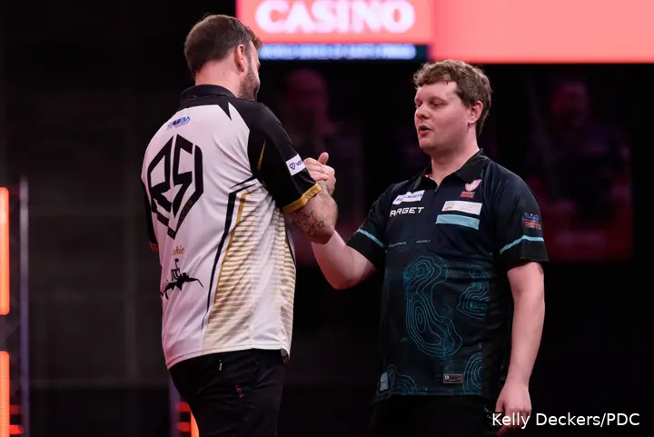 Ross Smith &amp; Kevin Doets schudden elkaar de hand