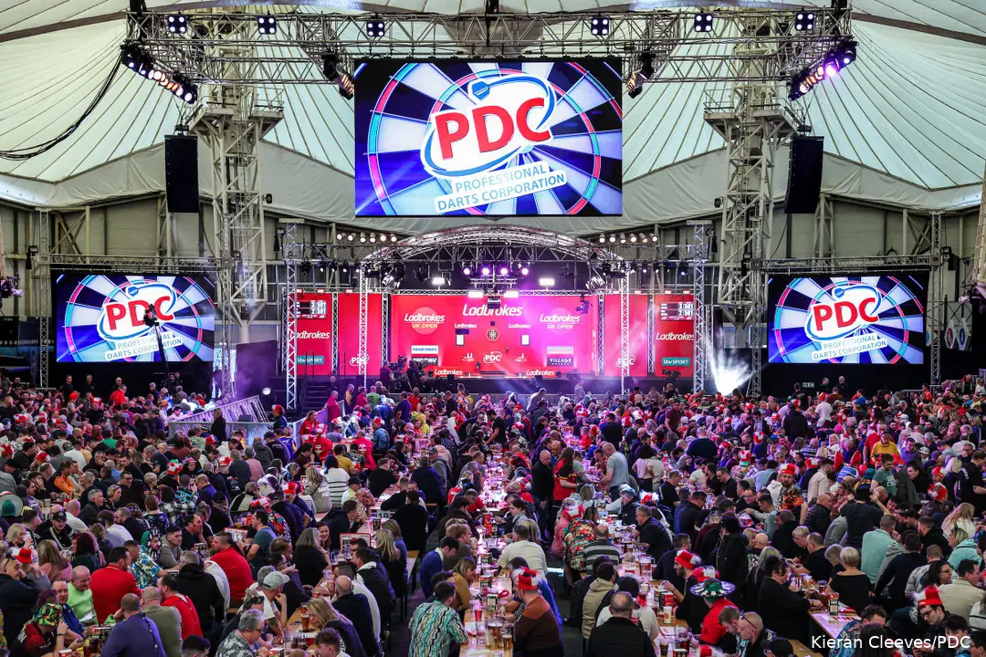 2024ukopenqf main stage crowd03
