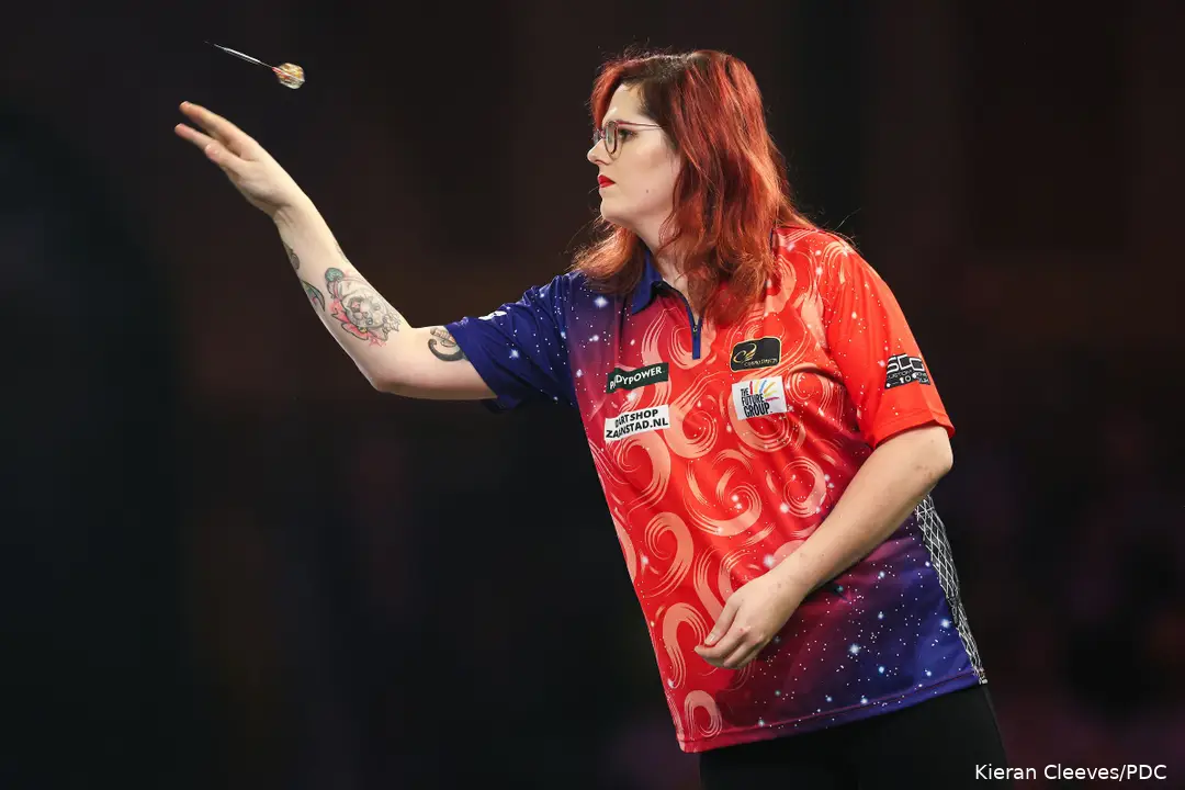 Noa-Lynn van Leuven in actie op het WK Darts