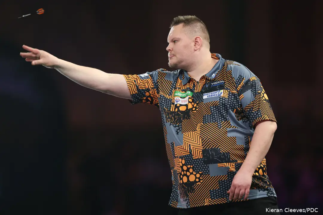 Wesley Plaisier in actie op het WK Darts