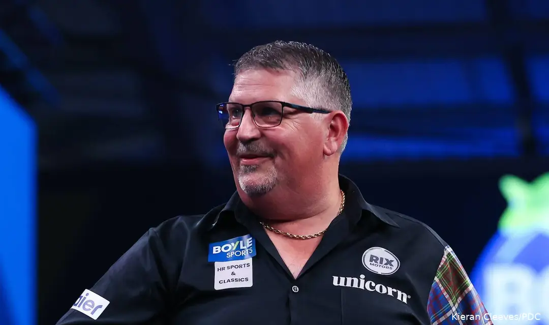 Gary Anderson lacht.