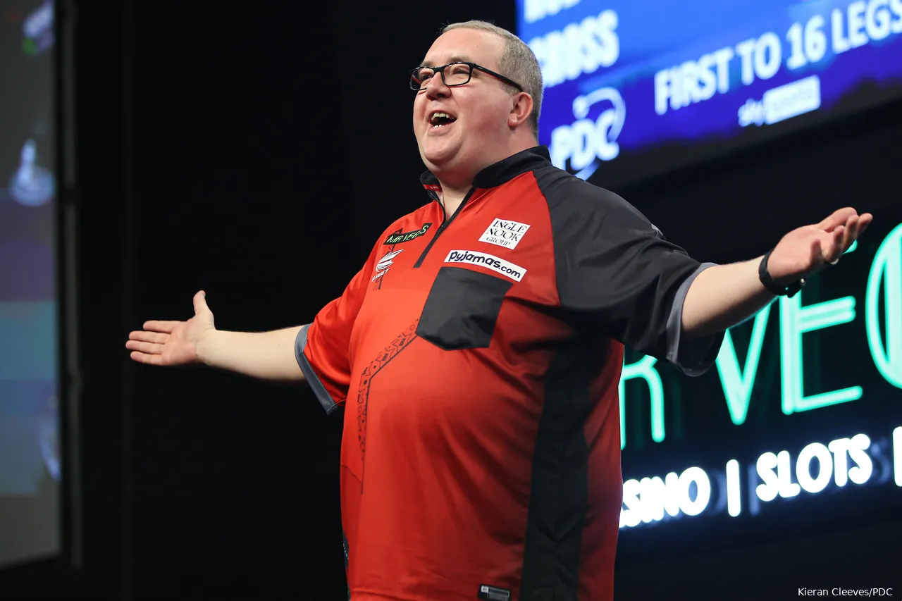 We mogen ons voorlopig elke week verheugen op de schitterende walk-on van Stephen Bunting