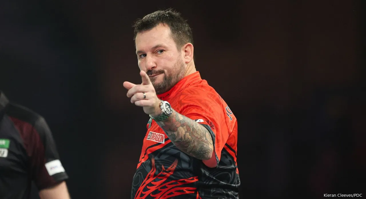 Jonny Clayton treft nu Luke Littler
