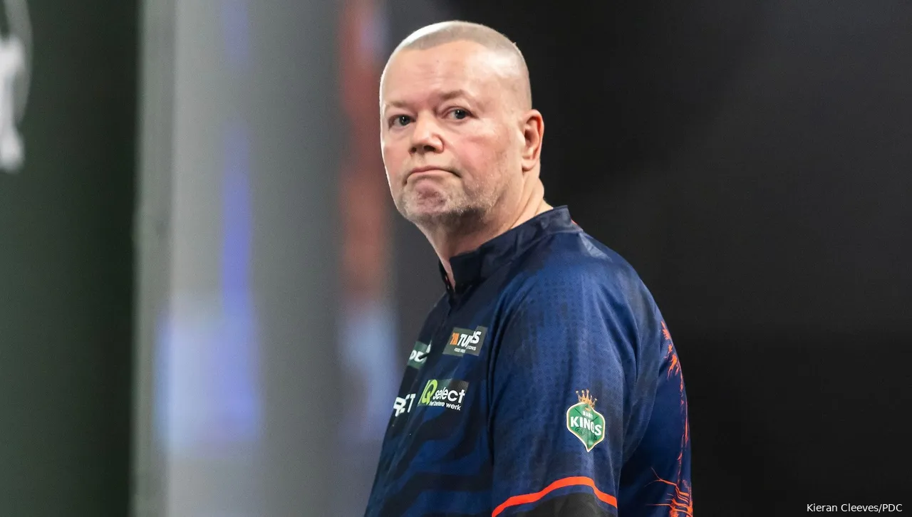 Raymond van Barneveld moest meteen afdruipen op het WK Darts