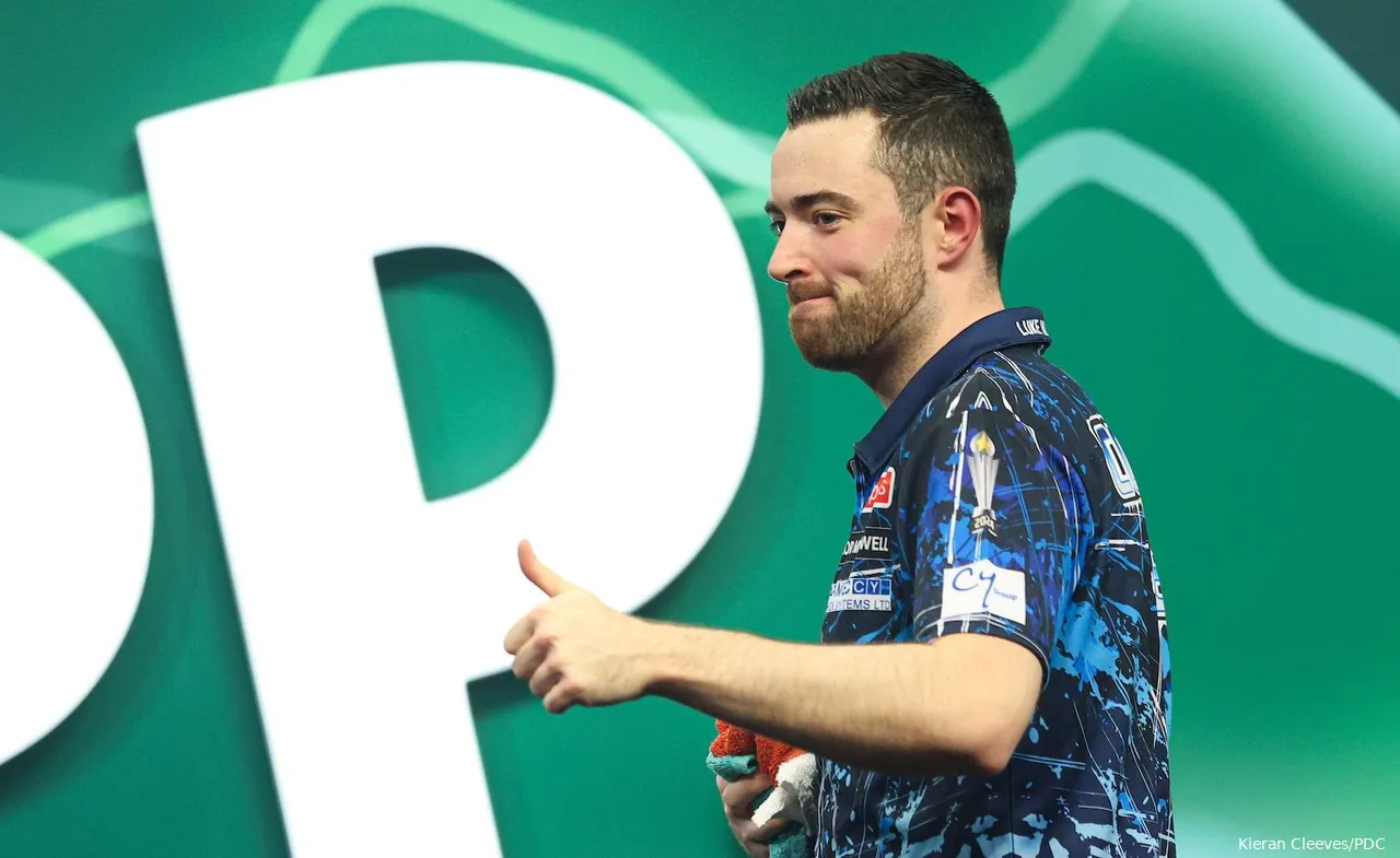 Luke Humphries neemt het in de kwartfinales van de Bahrain Darts Masters op tegen Nathan Aspinall